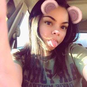 Meet your Posher, Alexis